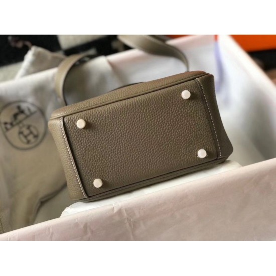 Replica Borsa Hermes Lindy Mini Taupe Clemence in pelle di vitello Replica Borsa Hermes Lindy Mini Taupe Clemence in pelle di vitello