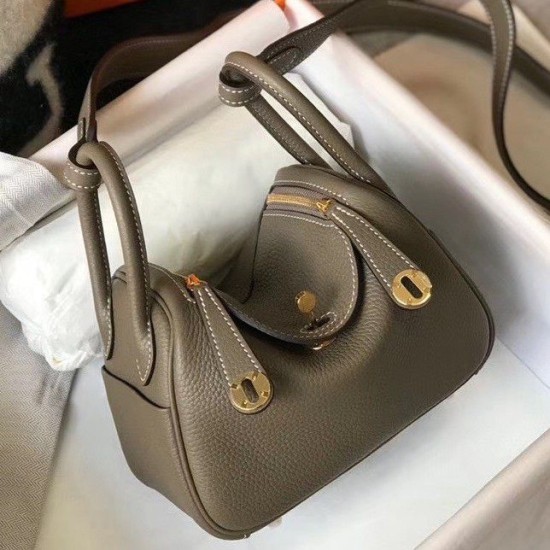 Replica Borsa Hermes Lindy Mini Taupe Clemence in pelle di vitello Replica Borsa Hermes Lindy Mini Taupe Clemence in pelle di vitello