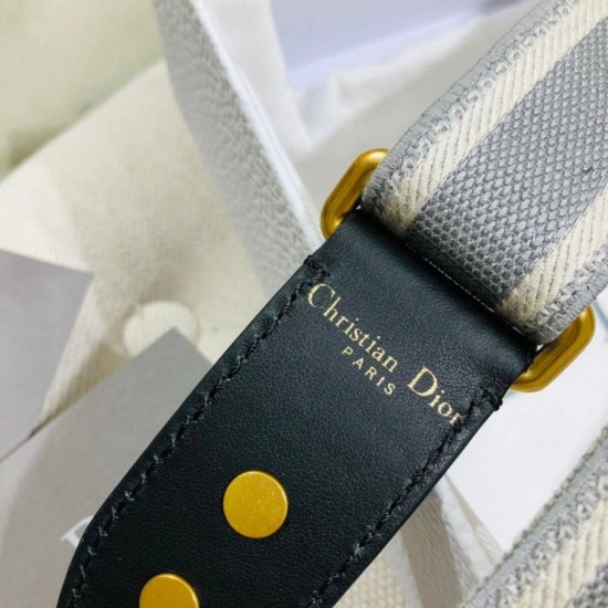 Replica Tracolla regolabile con ricamo Dior Grigia Replica Tracolla regolabile con ricamo Dior Grigia