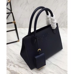 Borsa in pelle Saffiano monocromatica Prada 1BA156 blu scuro Borsa in pelle Saffiano monocromatica Prada 1BA156 blu scuro
