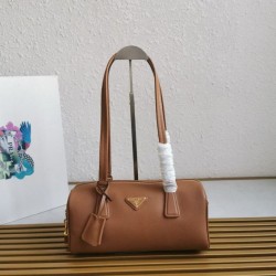 Borsa media Prada con lucchetto caramello