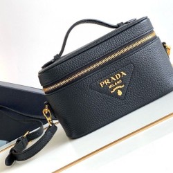 Borsa mini Vanity Prada Granata Nera