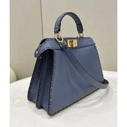Borsa Fendi Peekaboo ISeeU Piccola Selleria con 556 impunture cucite a mano Blu