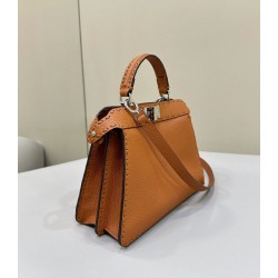 Fendi Peekaboo ISeeU Small Selleria Borsa con 556 impunture cucite a mano Marrone