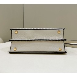 Borsa Fendi Peekaboo ISeeU Piccola Selleria con 556 impunture cucite a mano Beige