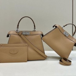 Borsa Fendi Peekaboo ISeeU Piccola Selleria con 556 impunture cucite a mano Marrone