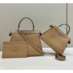 Borsa Fendi Peekaboo ISeeU Piccola Selleria con 556 impunture cucite a mano Marrone