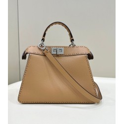 Borsa Fendi Peekaboo ISeeU Piccola Selleria con 556 impunture cucite a mano Marrone