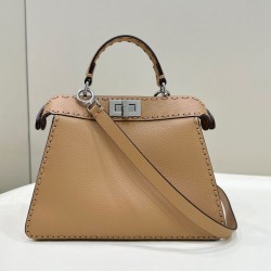 Borsa Fendi Peekaboo ISeeU Piccola Selleria con 556 impunture cucite a mano Marrone