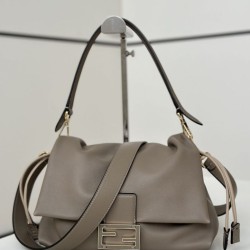 Borsa baguette media Fendi Mamma Nappa grigio