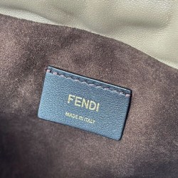 Borsa baguette media Fendi Mamma Nappa grigio