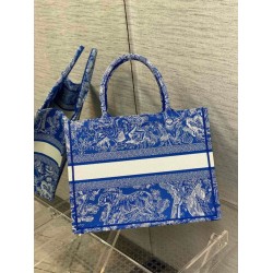 Dior Book Tote Bag Media Ricamo Toile de Jouy Reverse Blu Dior Book Tote Bag Media Ricamo Toile de Jouy Reverse Blu