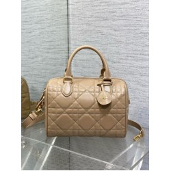 Borsa Dior Groove 25 in pelle di vitello Macrocannage biscotto Borsa Dior Groove 25 in pelle di vitello Macrocannage biscotto