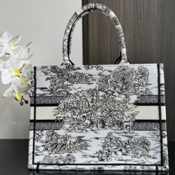 Borsa Dior Dior Book Tote media ricamata con motivo Dior Around the World multicolore