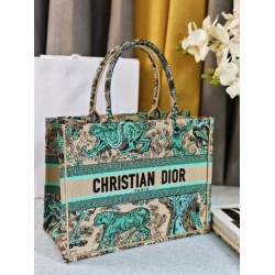 Borsa tote Dior media Dior Book ricamata con motivo Dior Around the World multicolore blu