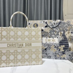 Dior Medium/Large Book Tote Bag Ricamo rattan oversize Bianco/Oro Dior Medium/Large Book Tote Bag Ricamo rattan oversize Bianco/Oro