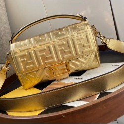 Borsa media Baguette Fendi con motivo FF Oro