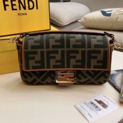 Borsa media Fendi Baguette verde denim