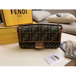Borsa media Fendi Baguette verde denim Borsa media Fendi Baguette verde denim