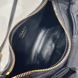Mini-bag in nylon/nappa Prada Re-Nylon con fiocco 1BC241 Nero