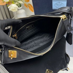 Borsa a tracolla grande Prada Aimee Re-Nylon con lucchetto 1BC232 Nero