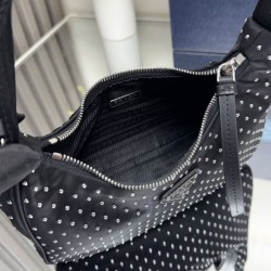 Borsa mini Prada Re-Edition Re-Nylon con borchie 1BC515 Nero