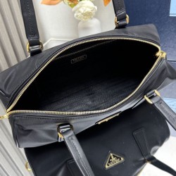 Borsa media Prada Re-Nylon con manico superiore e lucchetto 1BB127 Nero