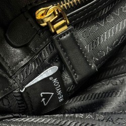 Borsa piccola Prada Re-Nylon con manico superiore e lucchetto 1BB133 Nero