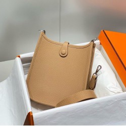 Hermes Evelyne III TPM Mini Bag Marrone Clemence Hermes Evelyne III TPM Mini Bag Marrone Clemence
