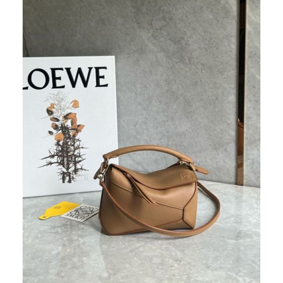 Loewe Puzzle Mini Bag Pelle di vitello granulata toffee Loewe Puzzle Mini Bag Pelle di vitello granulata toffee