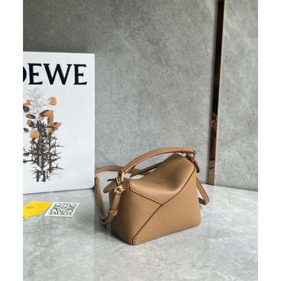 Loewe Puzzle Mini Bag Pelle di vitello granulata toffee Loewe Puzzle Mini Bag Pelle di vitello granulata toffee