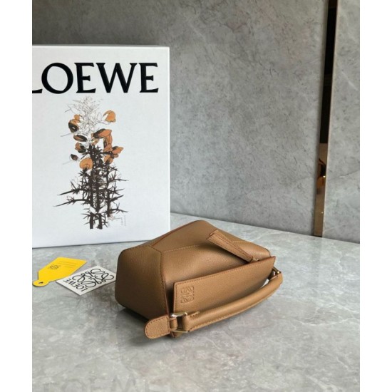 Loewe Puzzle Mini Bag Pelle di vitello granulata toffee Loewe Puzzle Mini Bag Pelle di vitello granulata toffee