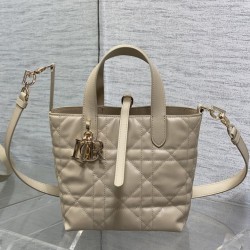 Borsa tote verticale Dior piccola/media Dior Toujours albicocca