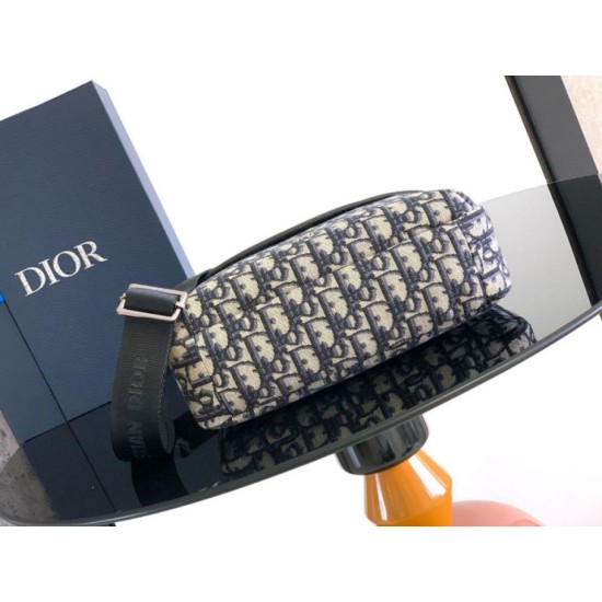 Borsa hobo morbida Dior Rider piccola da uomo replica Dior Oblique Jacquard beige/nero Imitazione Borsa hobo morbida Dior Rider piccola da uomo replica Dior Oblique Jacquard beige/nero Imitazione