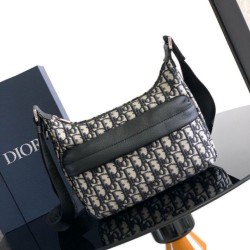 Borsa hobo morbida Dior Rider piccola da uomo replica Dior Oblique Jacquard beige/nero