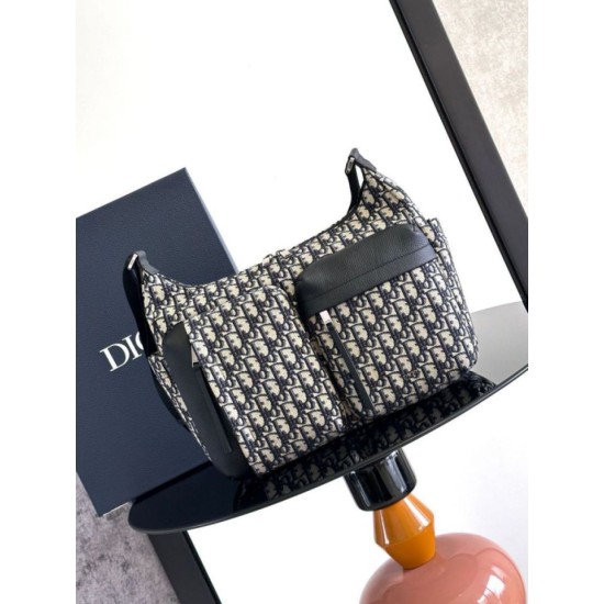 Replica Borsa hobo morbida Dior Rider media Dior Oblique Jacquard nera/beige Imitazioni Falso Replica Borsa hobo morbida Dior Rider media Dior Oblique Jacquard nera/beige Imitazioni Falso