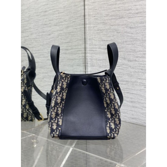 Borsa a secchiello Dior Signature piccola/media replica Dior Oblique Jacquard blu Imitazione Borsa a secchiello Dior Signature piccola/media replica Dior Oblique Jacquard blu Imitazione