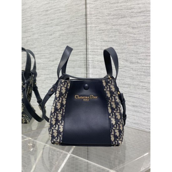 Borsa a secchiello Dior Signature piccola/media replica Dior Oblique Jacquard blu Imitazione Borsa a secchiello Dior Signature piccola/media replica Dior Oblique Jacquard blu Imitazione