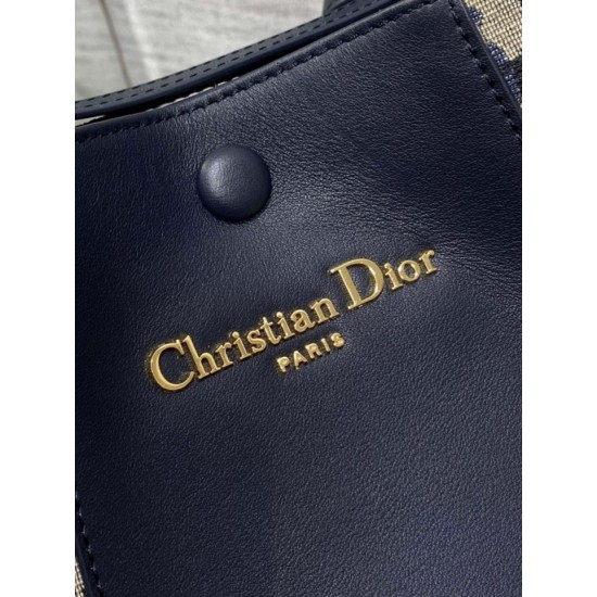 Borsa a secchiello Dior Signature piccola/media replica Dior Oblique Jacquard blu Imitazione Borsa a secchiello Dior Signature piccola/media replica Dior Oblique Jacquard blu Imitazione