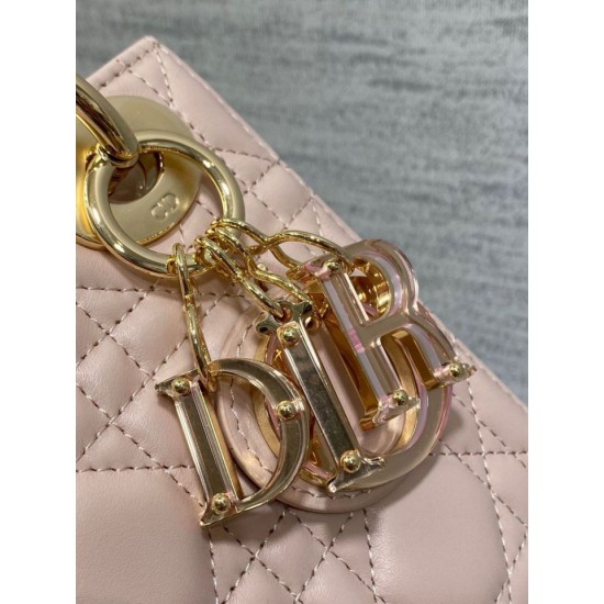 Replica Borsa Dior Lady Dior Mini con Catena e Charms in Resina Rosa Imitazioni Falso Replica Borsa Dior Lady Dior Mini con Catena e Charms in Resina Rosa Imitazioni Falso