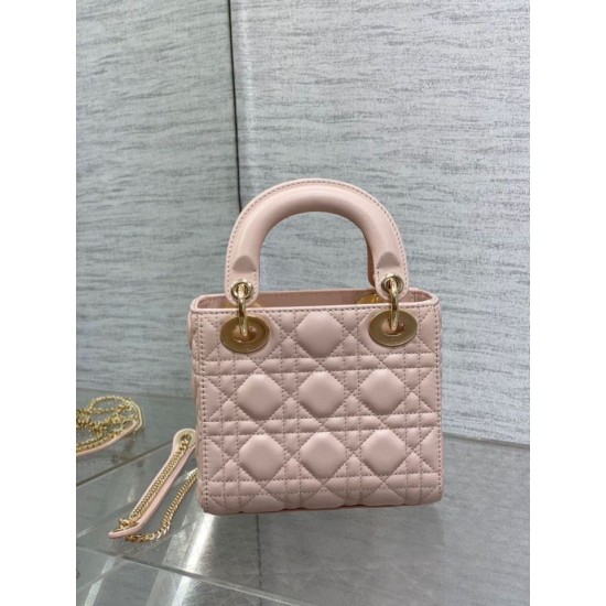 Replica Borsa Dior Lady Dior Mini con Catena e Charms in Resina Rosa Imitazioni Falso Replica Borsa Dior Lady Dior Mini con Catena e Charms in Resina Rosa Imitazioni Falso