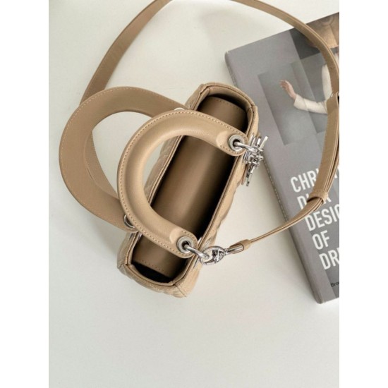 Replica Borsa Dior Classic Lady piccola Dior My ABCDior beige Imitazioni Falso Replica Borsa Dior Classic Lady piccola Dior My ABCDior beige Imitazioni Falso