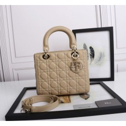 Borsa Dior Lady Dior Media con Charm Smaltato Beige Imitazioni