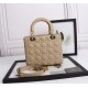 Replica Borsa Dior Lady Dior Media con Charm Smaltato Beige Imitazioni Falso Replica Borsa Dior Lady Dior Media con Charm Smaltato Beige Imitazioni Falso