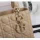 Replica Borsa Dior Lady Dior Media con Charm Smaltato Beige Imitazioni Falso Replica Borsa Dior Lady Dior Media con Charm Smaltato Beige Imitazioni Falso