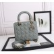 Replica Borsa Dior Lady Dior Media con Charm Smaltato Grigio Imitazioni Falso Replica Borsa Dior Lady Dior Media con Charm Smaltato Grigio Imitazioni Falso