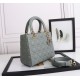 Replica Borsa Dior Lady Dior Media con Charm Smaltato Grigio Imitazioni Falso Replica Borsa Dior Lady Dior Media con Charm Smaltato Grigio Imitazioni Falso