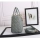 Replica Borsa Dior Lady Dior Media con Charm Smaltato Grigio Imitazioni Falso Replica Borsa Dior Lady Dior Media con Charm Smaltato Grigio Imitazioni Falso