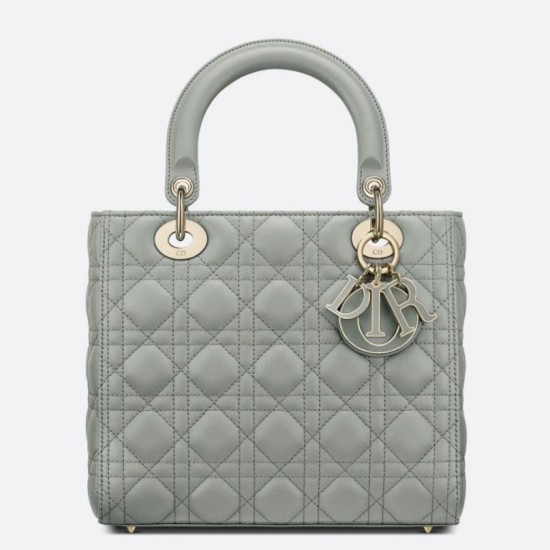 Replica Borsa Dior Lady Dior Media con Charm Smaltato Grigio Imitazioni Falso Replica Borsa Dior Lady Dior Media con Charm Smaltato Grigio Imitazioni Falso