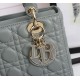 Replica Borsa Dior Lady Dior Media con Charm Smaltato Grigio Imitazioni Falso Replica Borsa Dior Lady Dior Media con Charm Smaltato Grigio Imitazioni Falso